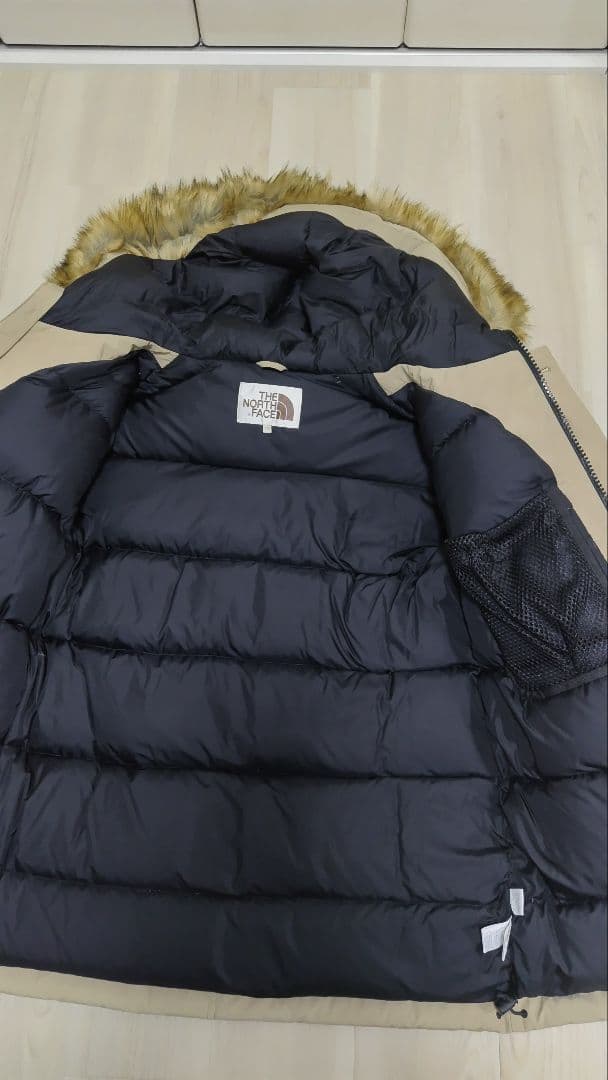 ■値下げ■【海外限定・極美品】ノースフェイス ダウンジャケット Ｌベージュ