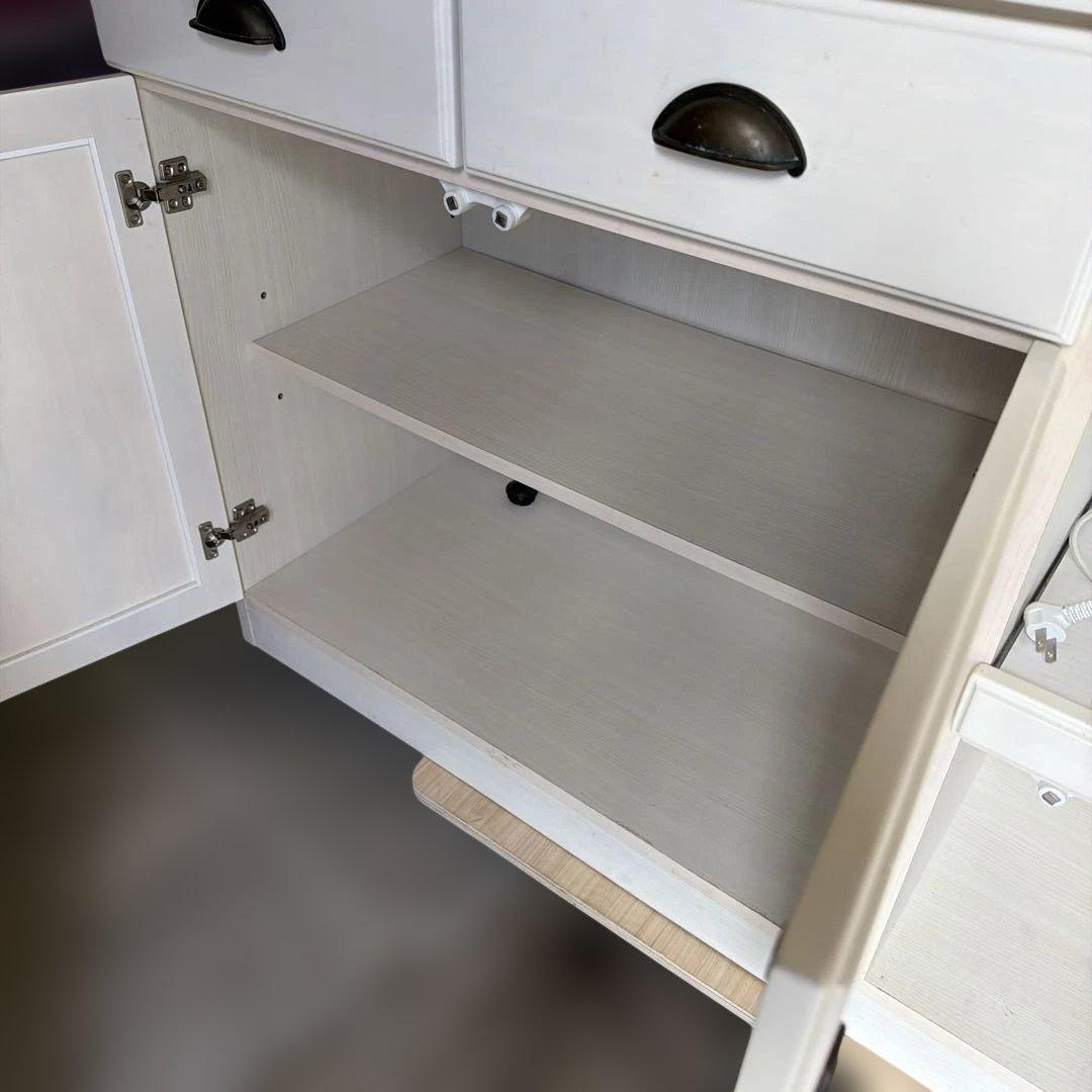 ミランダ120ニトリ ホワイト食器棚 ガラス扉付き