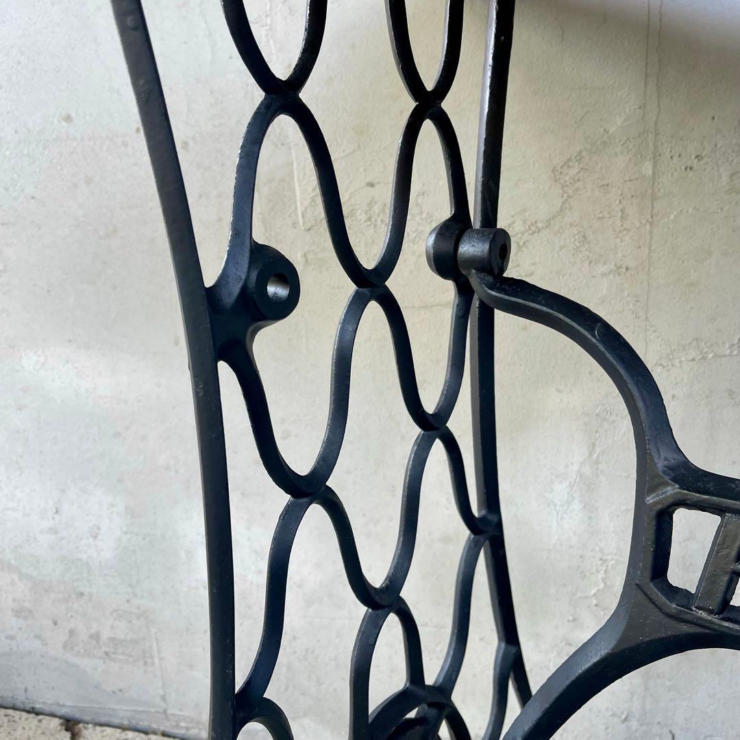 イギリス　アンティークミシン脚テーブル　FRIEND 足踏みミシン　網目