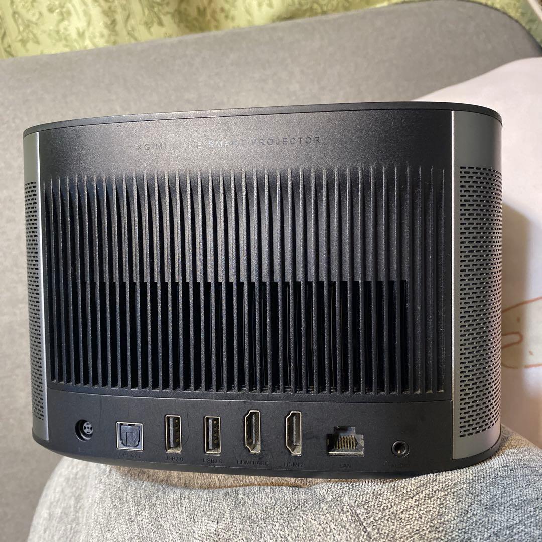 XGIMI HORIZON プロジェクター。スタンド付き