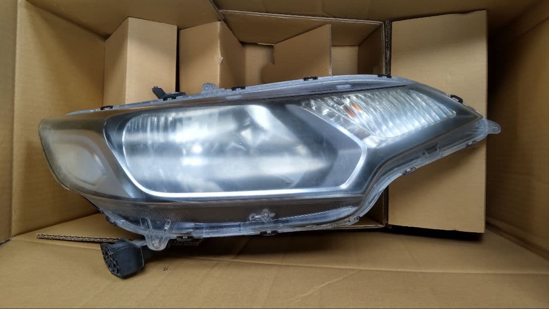 GP5フィット　ヘッドライトユニット左右