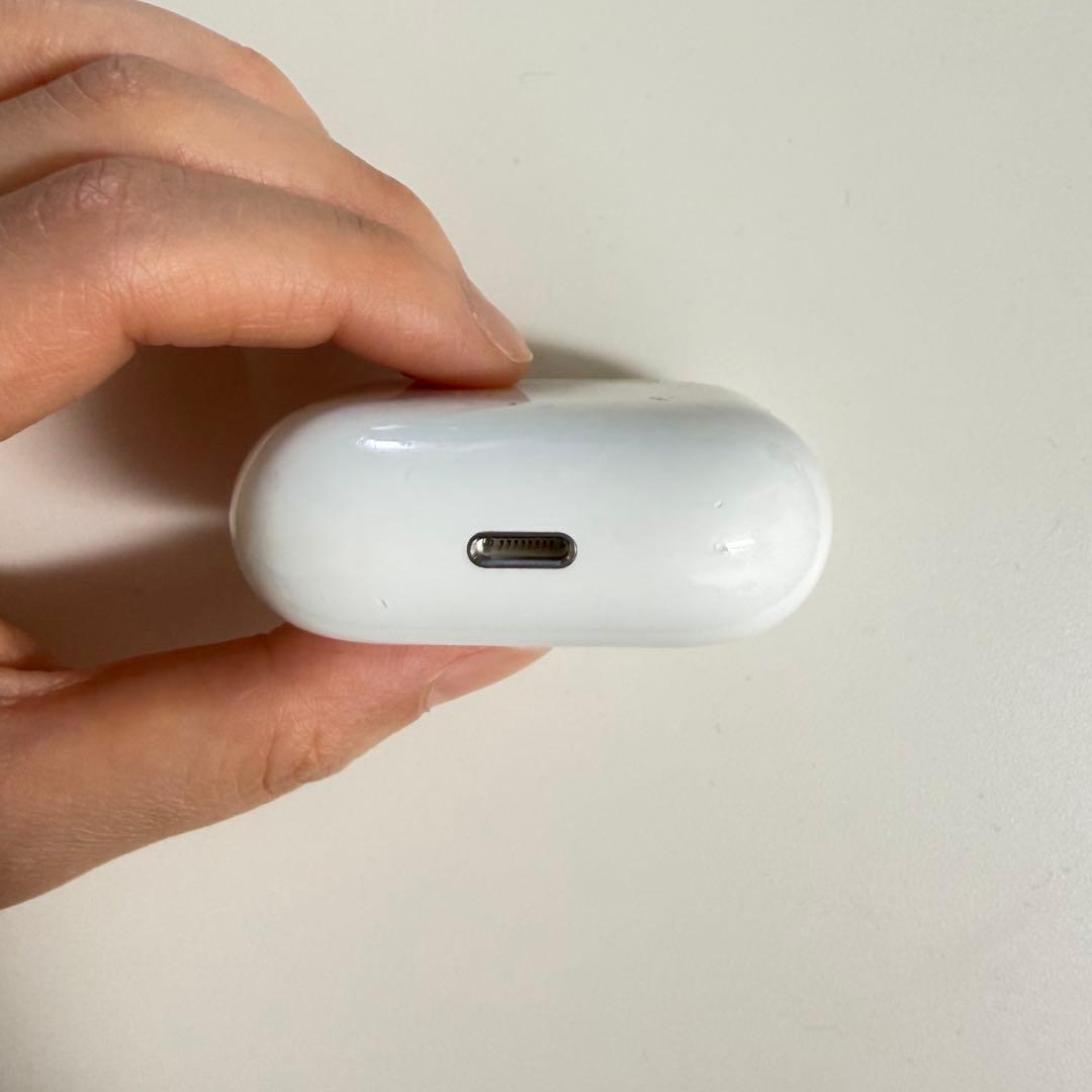 AirPods本体 ワイヤレス充電対応 ホワイト