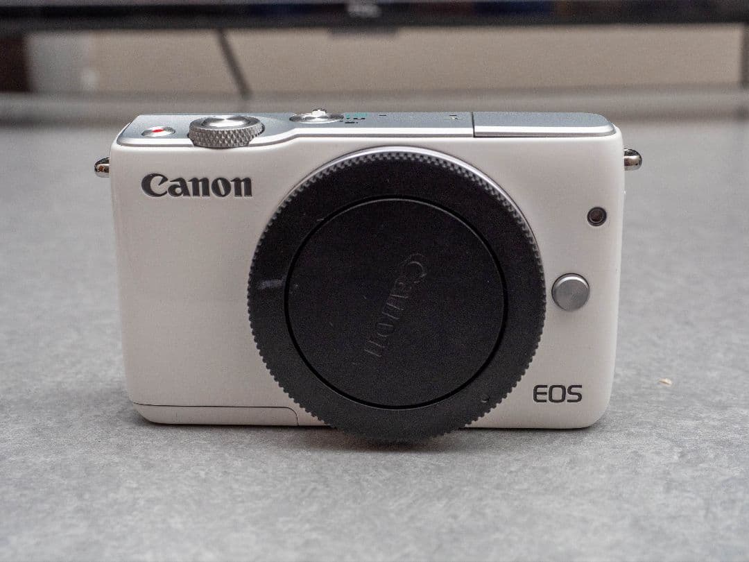 Canon EOS M10ダブルズームキット+単焦点レンズ２本付き