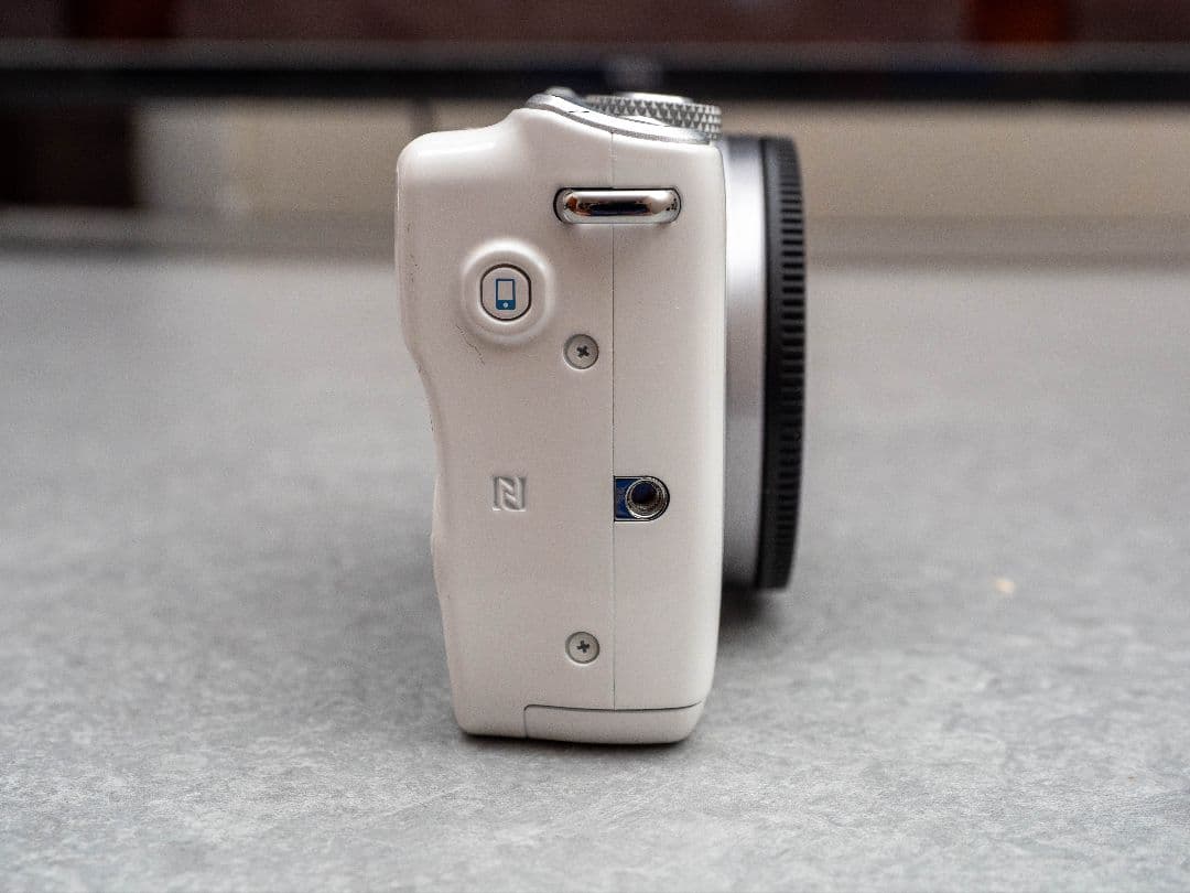 Canon EOS M10ダブルズームキット+単焦点レンズ２本付き