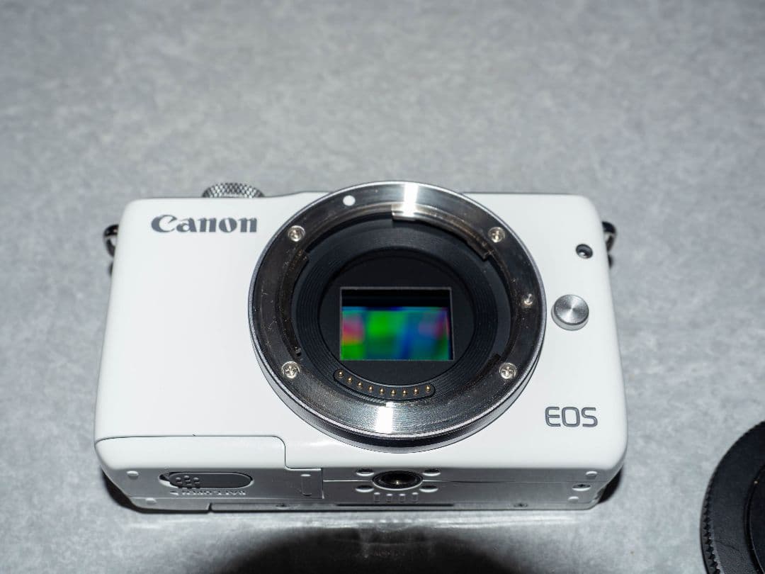 Canon EOS M10ダブルズームキット+単焦点レンズ２本付き