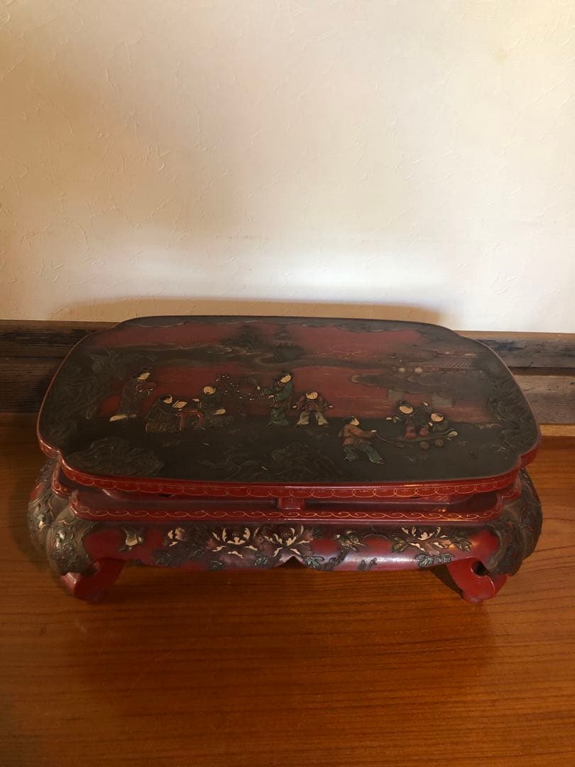 ココ　稀少な琉球漆器の逸品　唐子人物文卓台