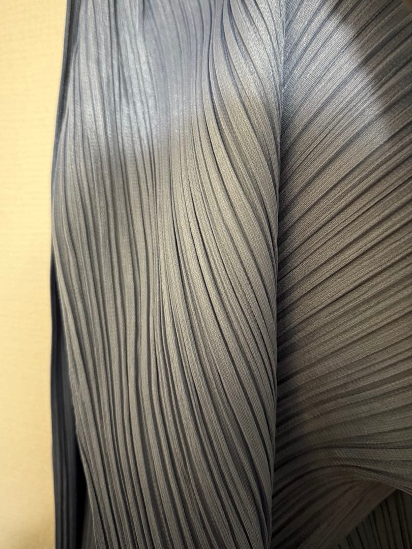 プリーツプリーズイッセイミヤケ トップス