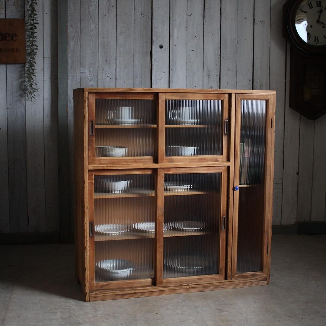 古い木枠のモールガラス戸棚　収納棚　食器棚　キャビネット　古家具