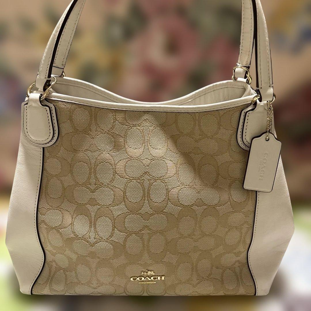 Tomomi　　COACH ハンドバッグ ベージュ ロゴ入り　2way