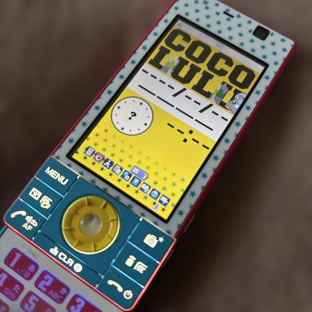 携帯電話本体 docomo STYLE series F-04C STAR SPLASH