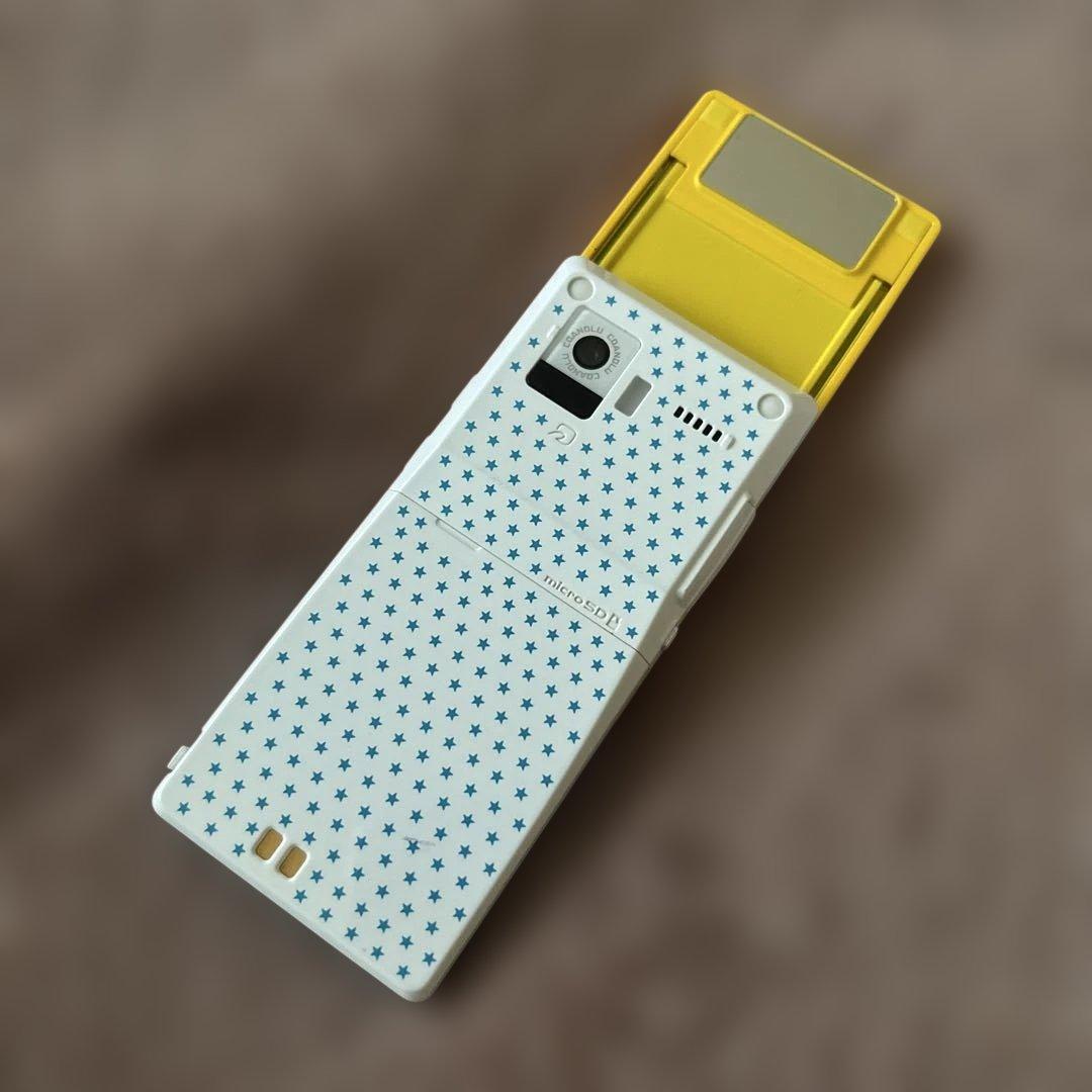 携帯電話本体 docomo STYLE series F-04C STAR SPLASH