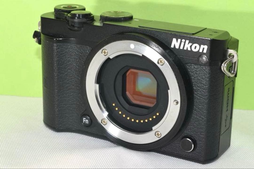 Nikon J5 ☆送料無料☆