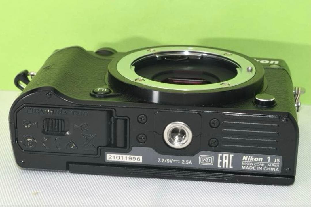 Nikon J5 ☆送料無料☆