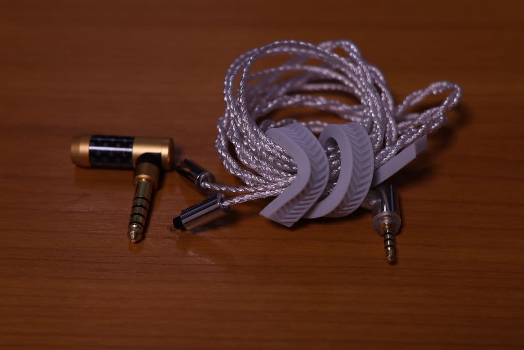 final 2.5mm2pinシルバーコートイヤホンケーブル 4.4mm変換