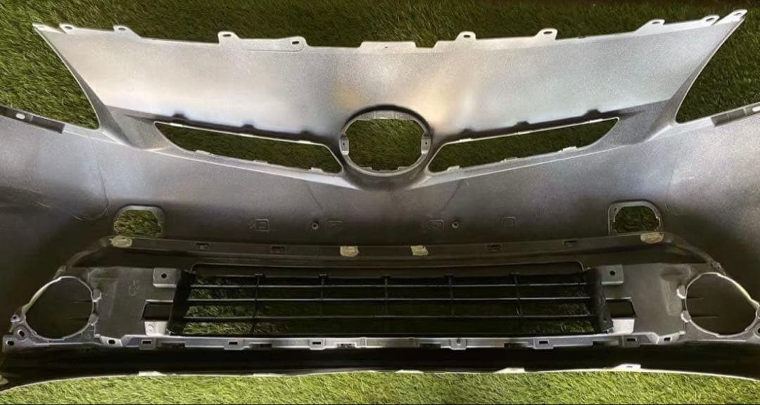 30プリウス　後期バンパー　グリル付き