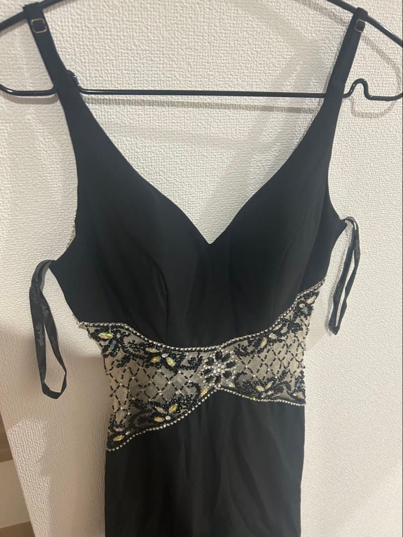 黒のビーズ刺繍フィット＆フレアドレス