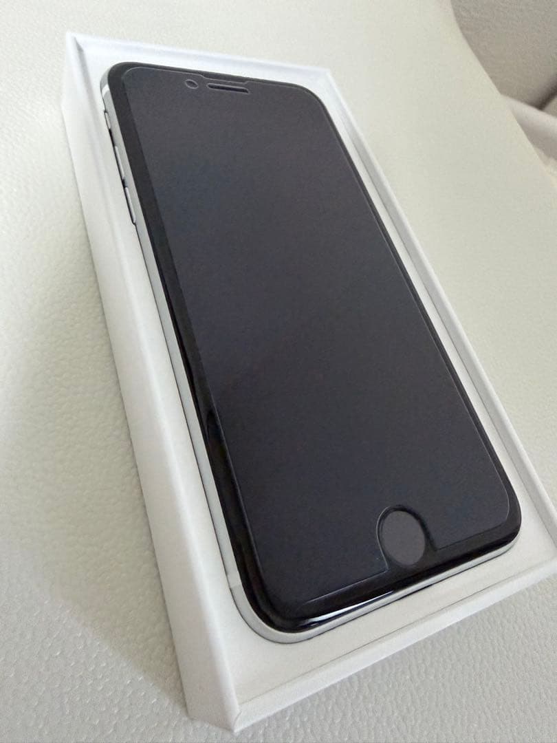 【美品】iPhoneSE（第2世代）本体 SIMフリー　64GB