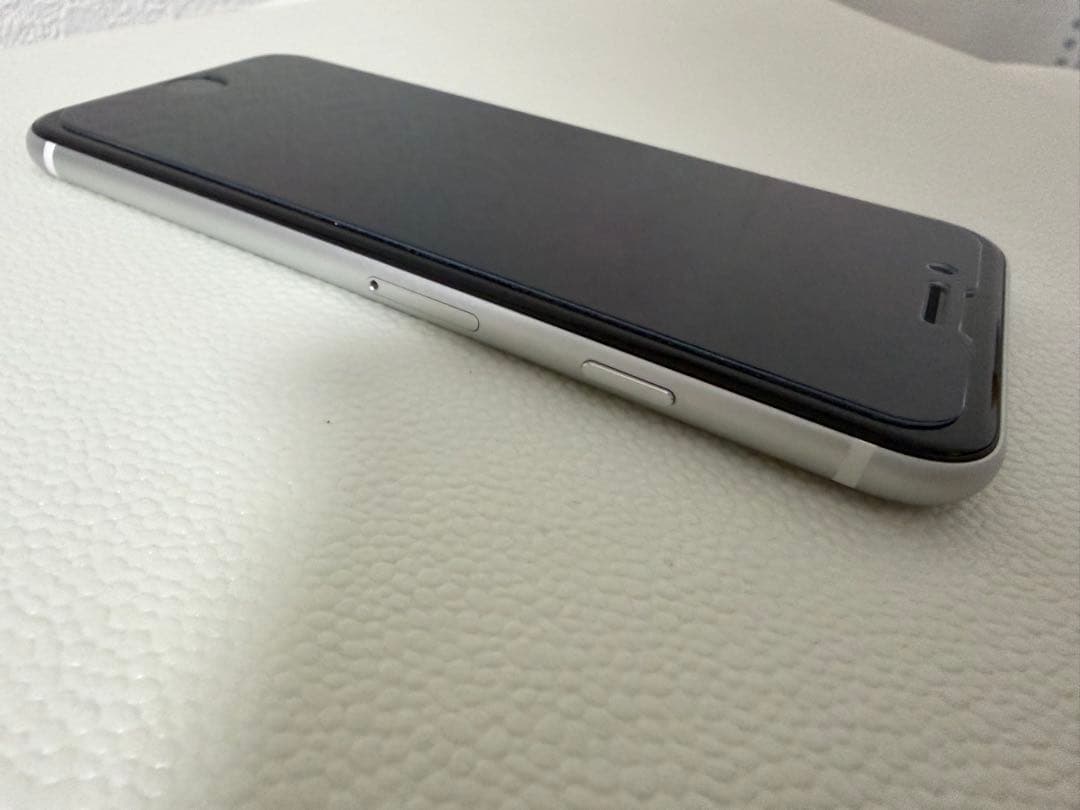 【美品】iPhoneSE（第2世代）本体 SIMフリー　64GB