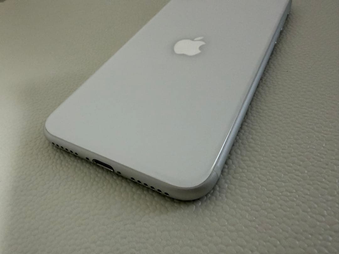 【美品】iPhoneSE（第2世代）本体 SIMフリー　64GB