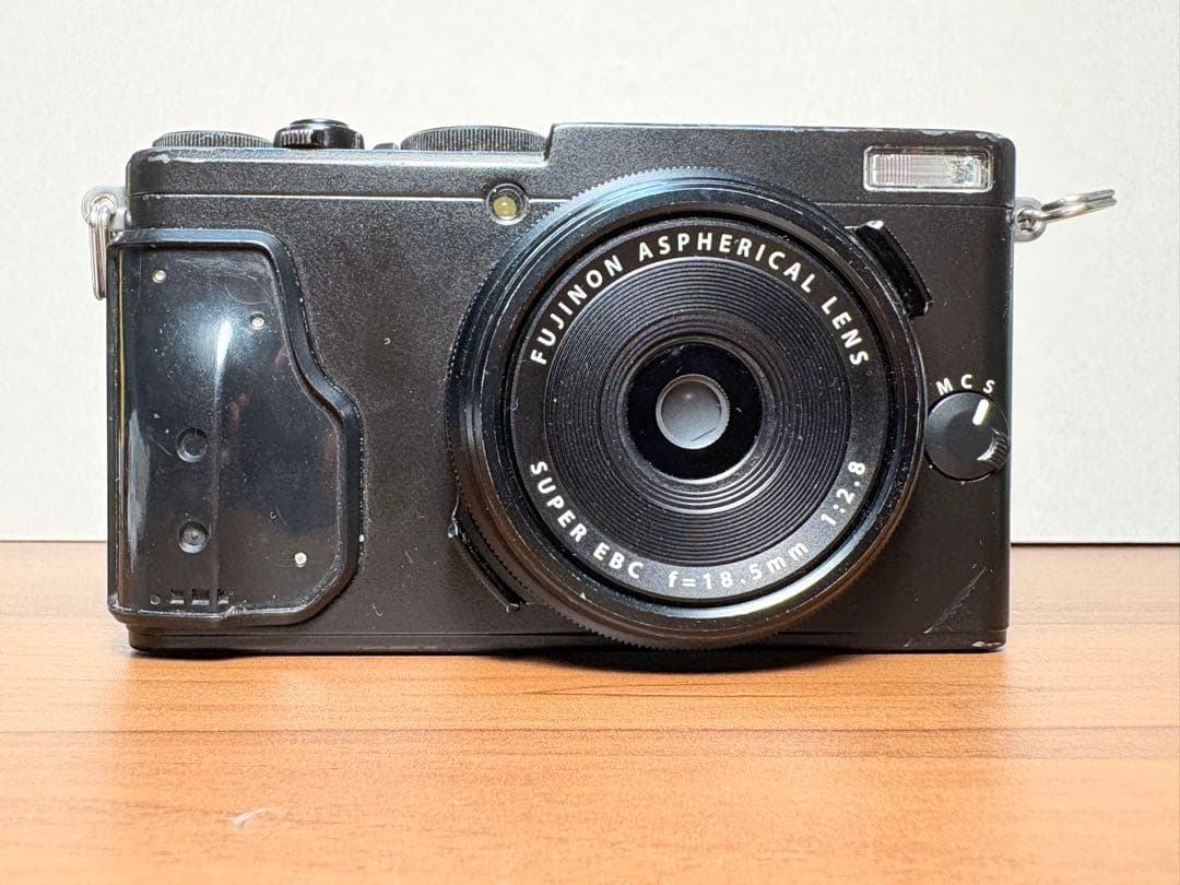 FUJIFILM X70 ブラック　動作品　【ワイコン付き】