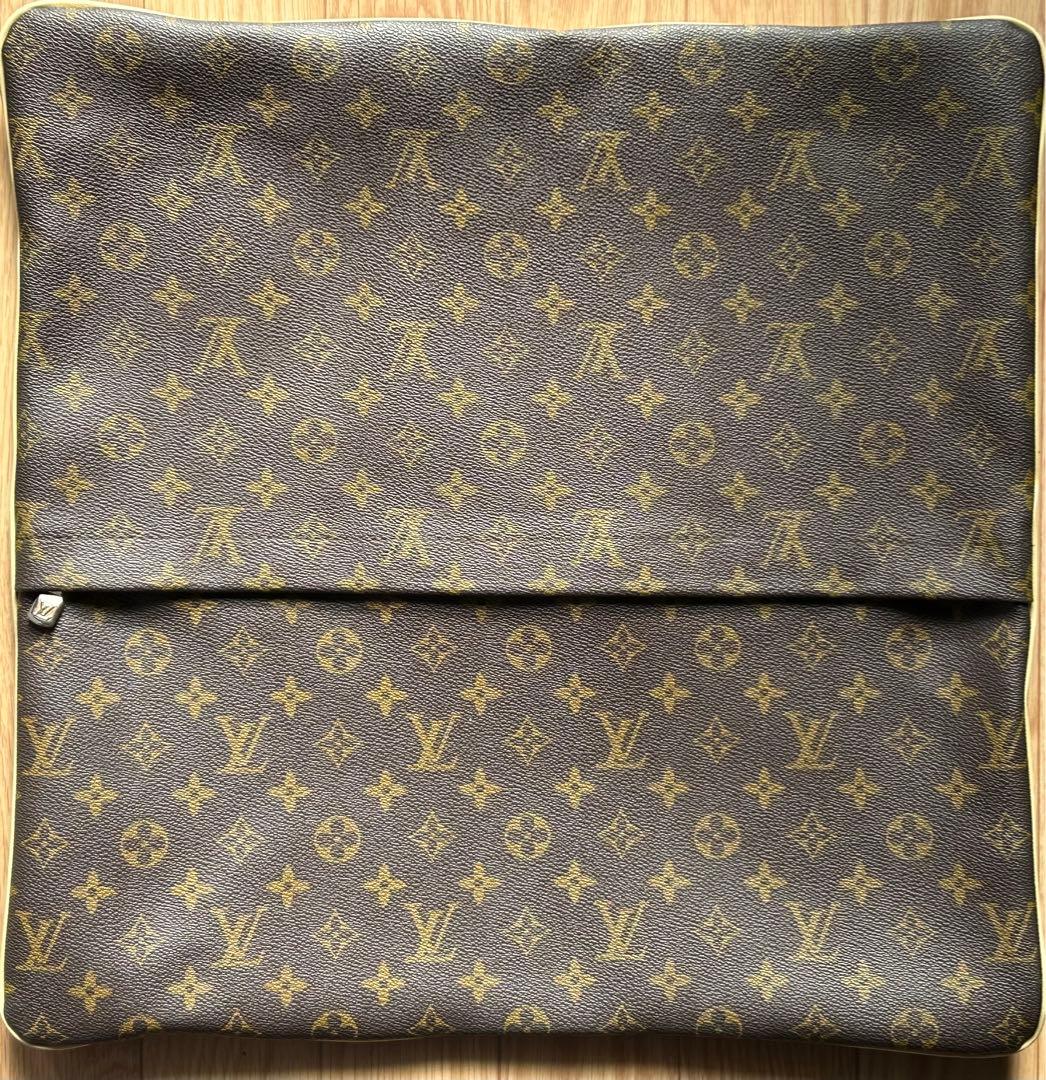 Louis Vuitton モノグラム クッションカバー LV