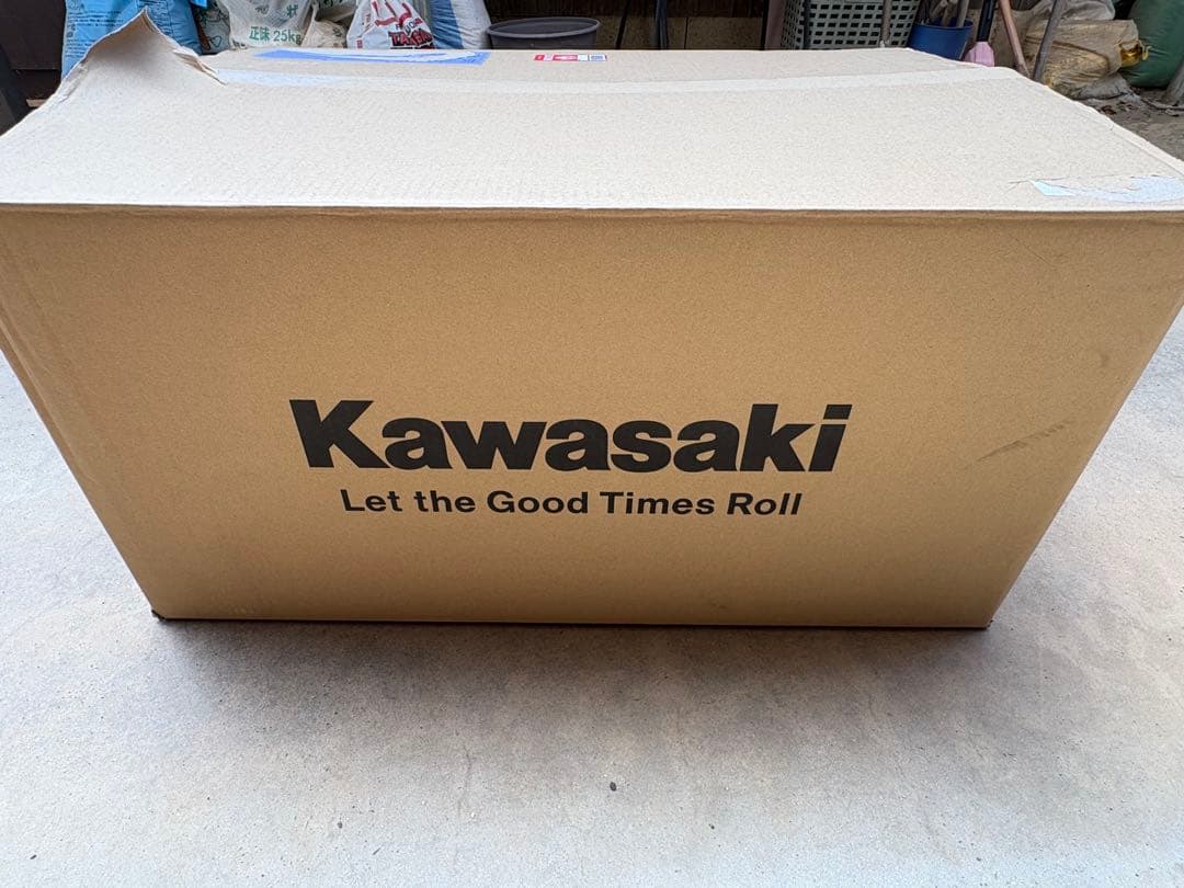 KAWASAKI Z900RS 2025 キャンディートーンレッド