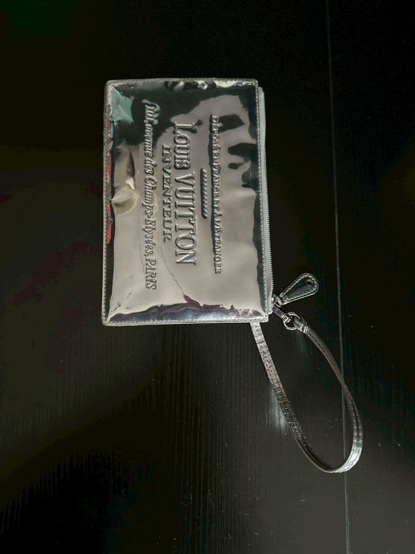 LOUIS VUITTON シルバー クラッチバッグ