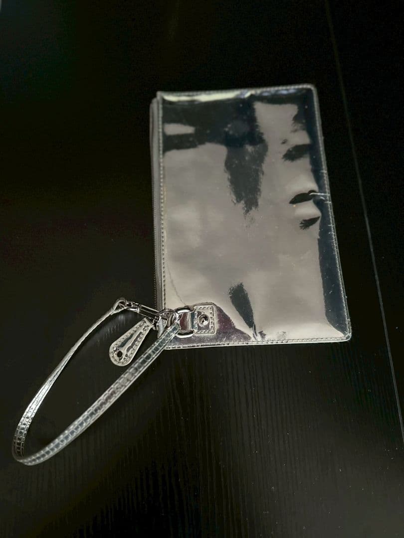 LOUIS VUITTON シルバー クラッチバッグ