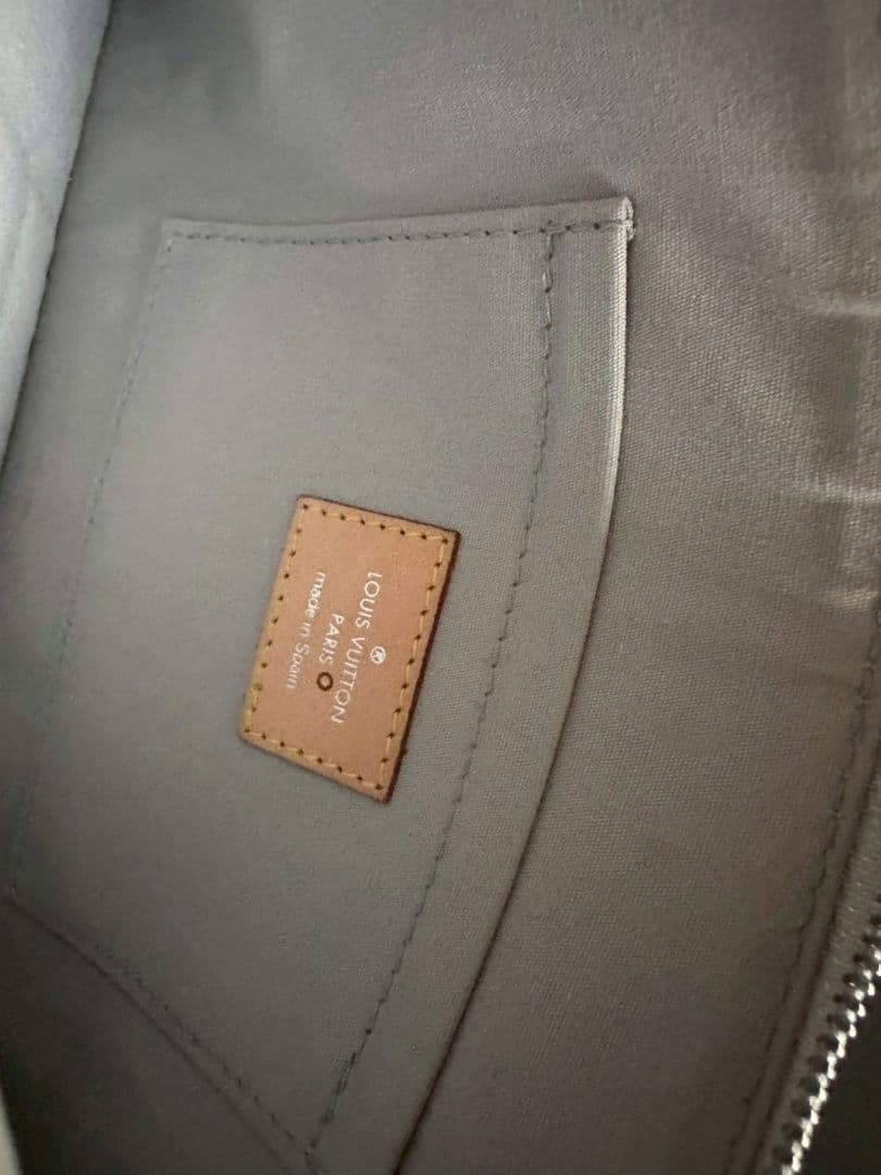 LOUIS VUITTON シルバー クラッチバッグ