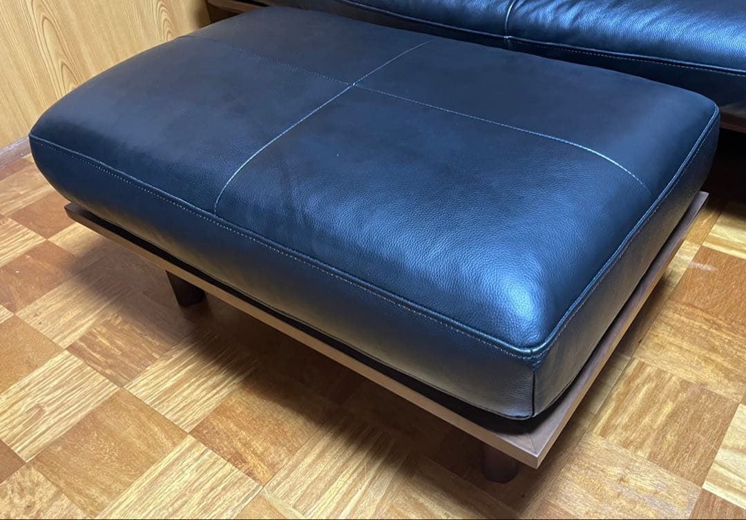 あ◯様_アクタス　オットマン　ブラック