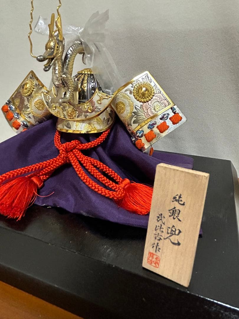純銀 兜 (剣付) 銀細工 関工芸 武比古 ケース飾り 兜飾り 兜　龍　辰