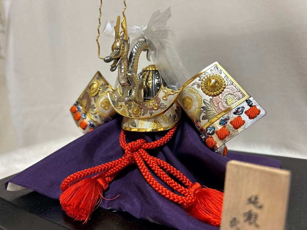純銀 兜 (剣付) 銀細工 関工芸 武比古 ケース飾り 兜飾り 兜　龍　辰