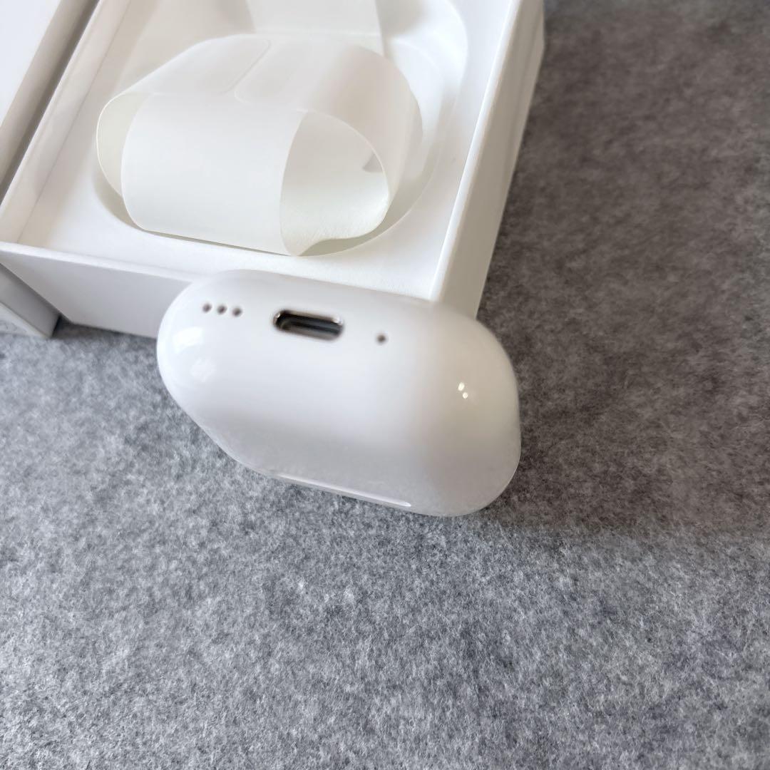 【美品】AirPods 4 アクティブノイズキャンセリング搭載モデル