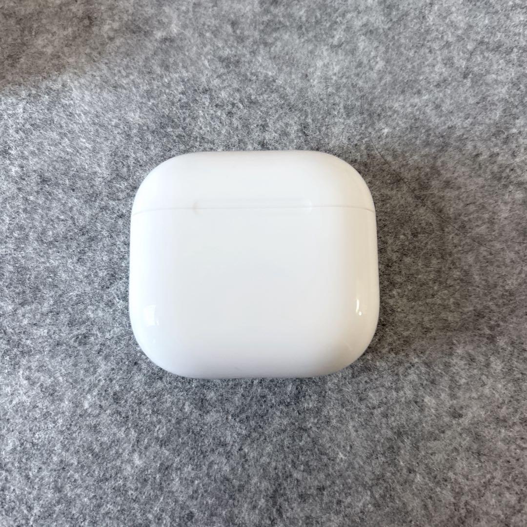 【美品】AirPods 4 アクティブノイズキャンセリング搭載モデル
