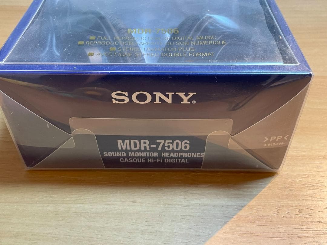 【未開封新品】　SONY　ヘッドホン　MDR-7506
