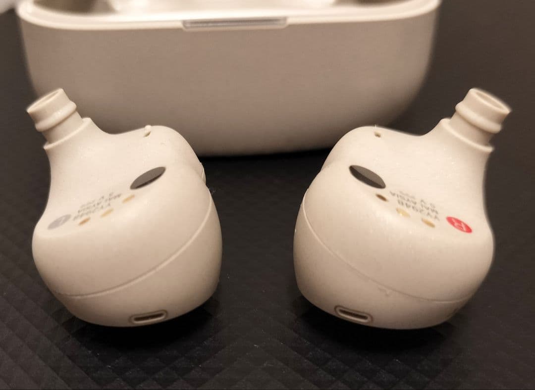 【hi】ソニー WF-1000XM4 バッテリー新品交換済 シルバー