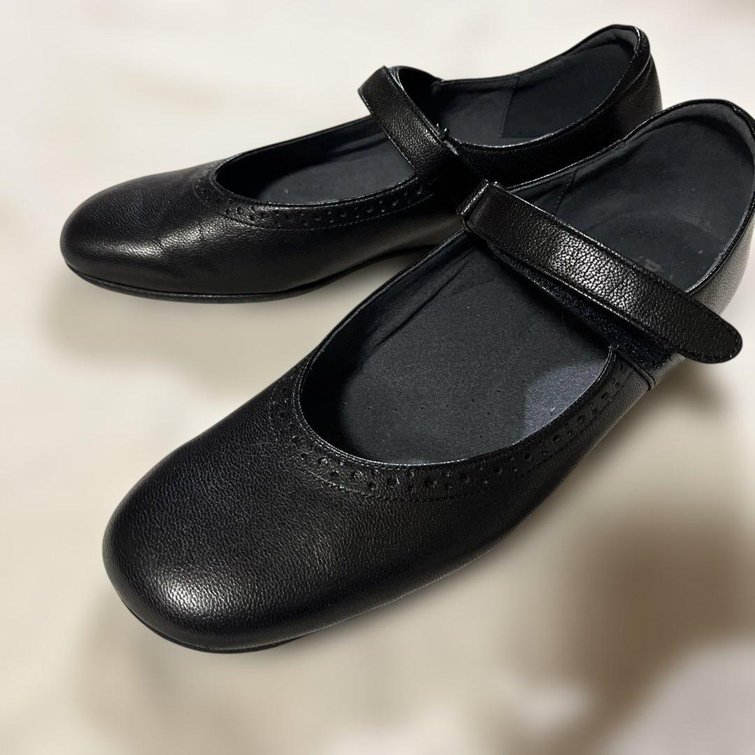 美品pedala ペダラ　フラットシューズ ストラップ付き23.5E アシックス