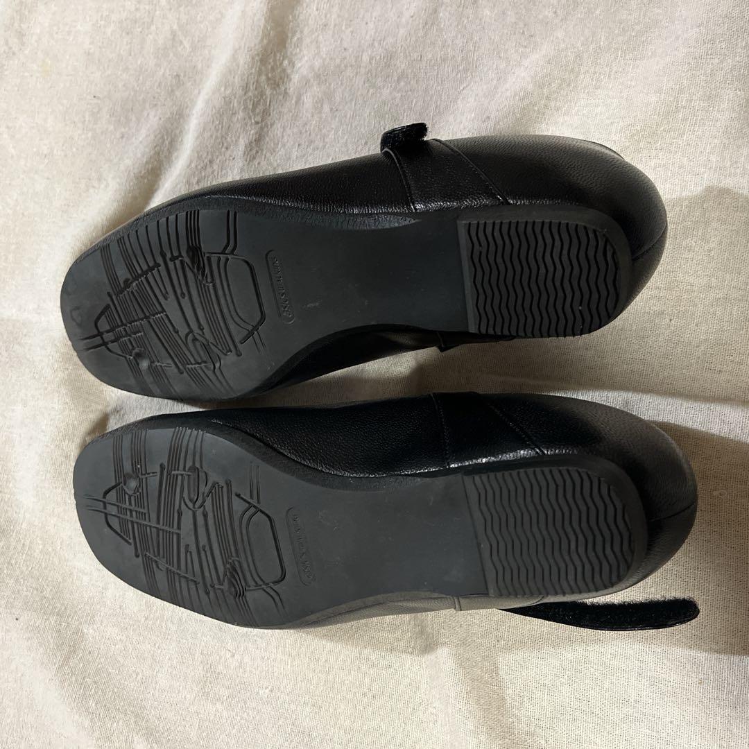 美品pedala ペダラ　フラットシューズ ストラップ付き23.5E アシックス