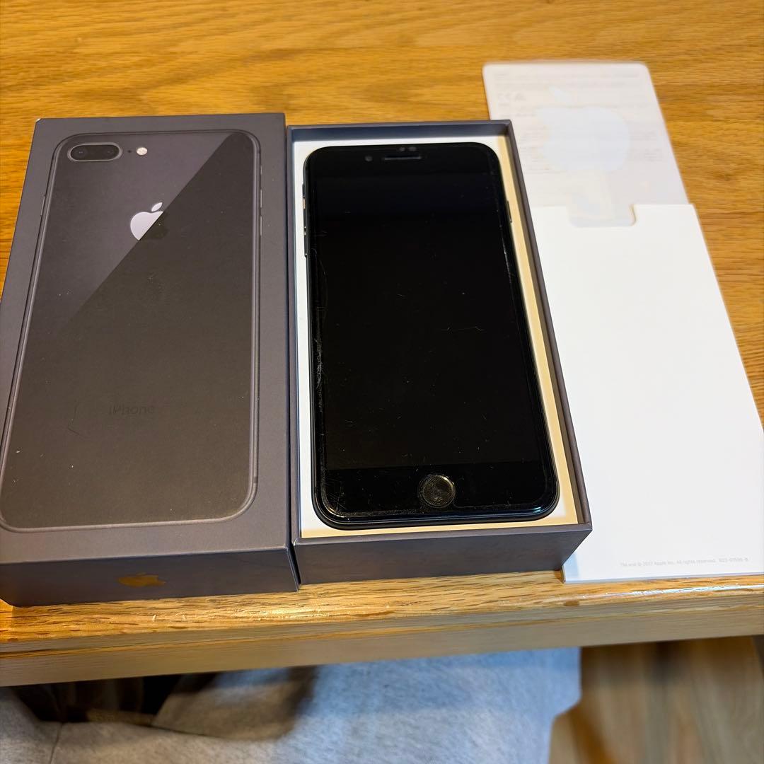 iPhone 8 Plus ブラック 本体　SIMフリー