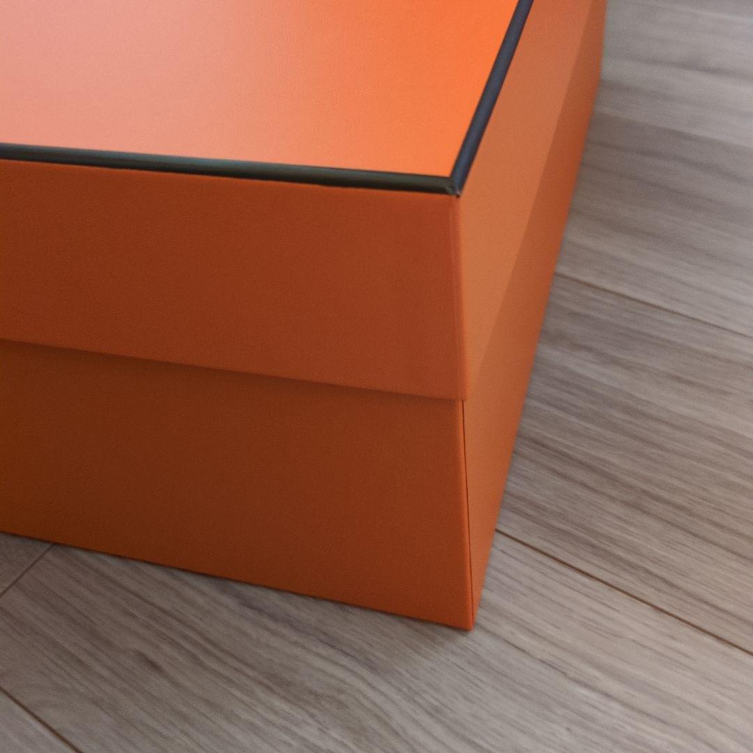 ②エルメス　カバン用大きな空箱とリボン