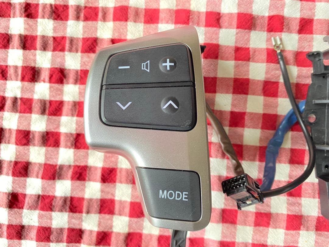 ハイエース スーパーGL 6型 ステアリングスイッチ