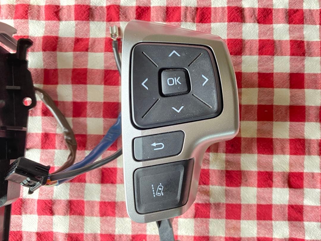 ハイエース スーパーGL 6型 ステアリングスイッチ