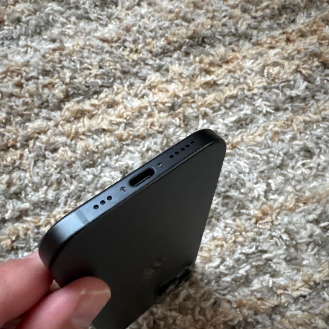 iPhone 15 128GB ブラック 本体　バッテリー88%