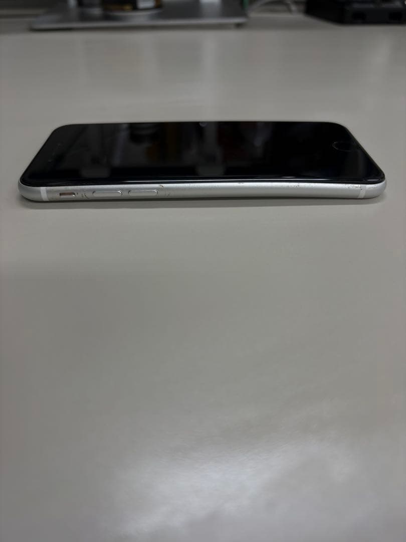 【美品】Apple iPhone SE 第2世代ホワイト 本体64GB