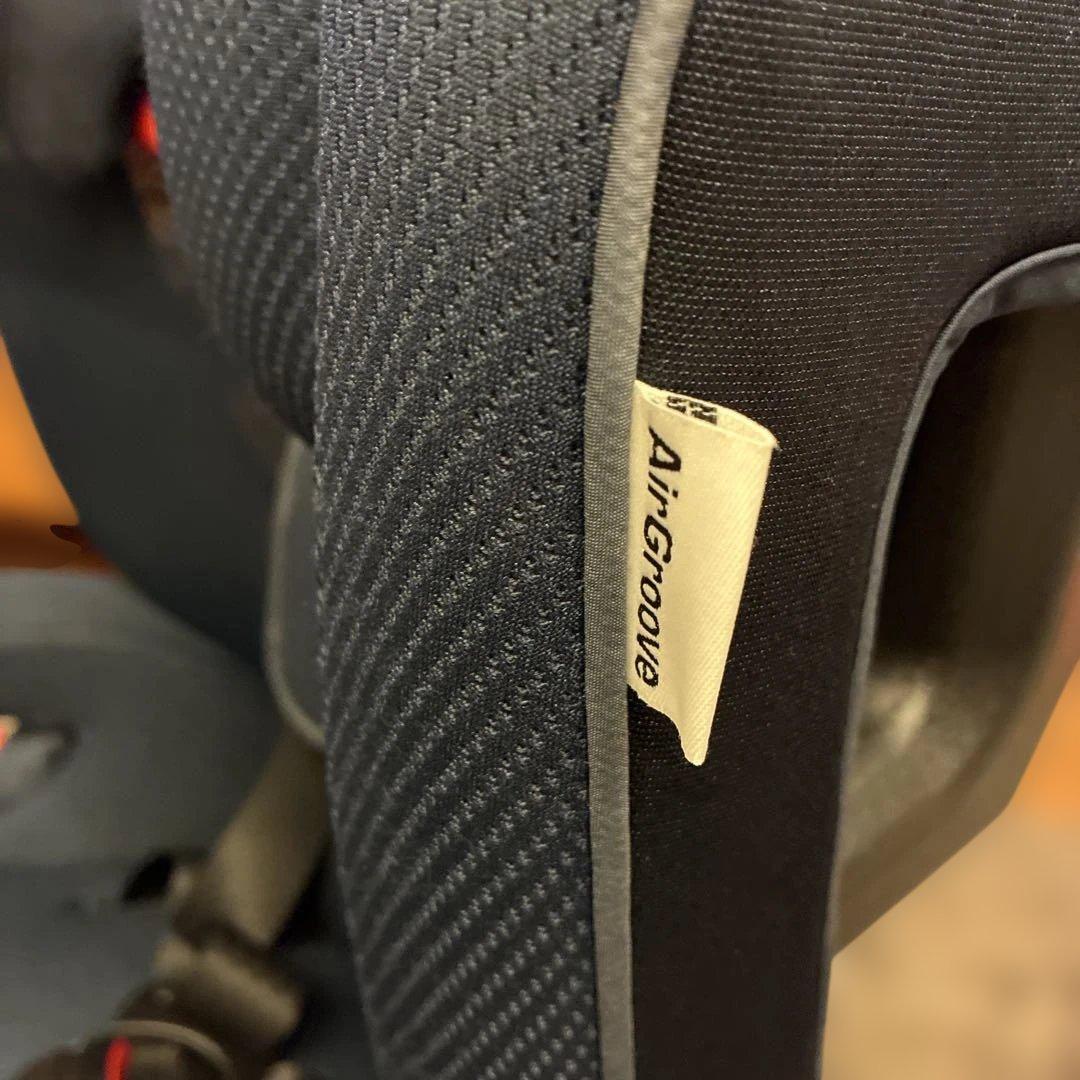 綺麗！アップリカ　シートベルト式　チャイルド　ジュニア　シート　エアグルーヴ