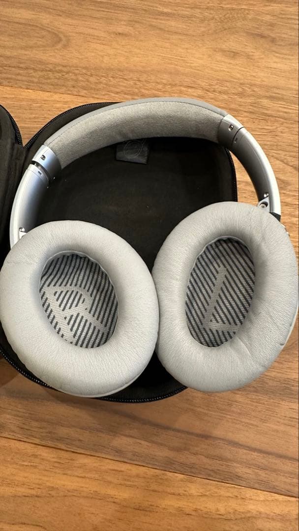 し*り様 Bose ノイズキャンセリングヘッドホン シルバー