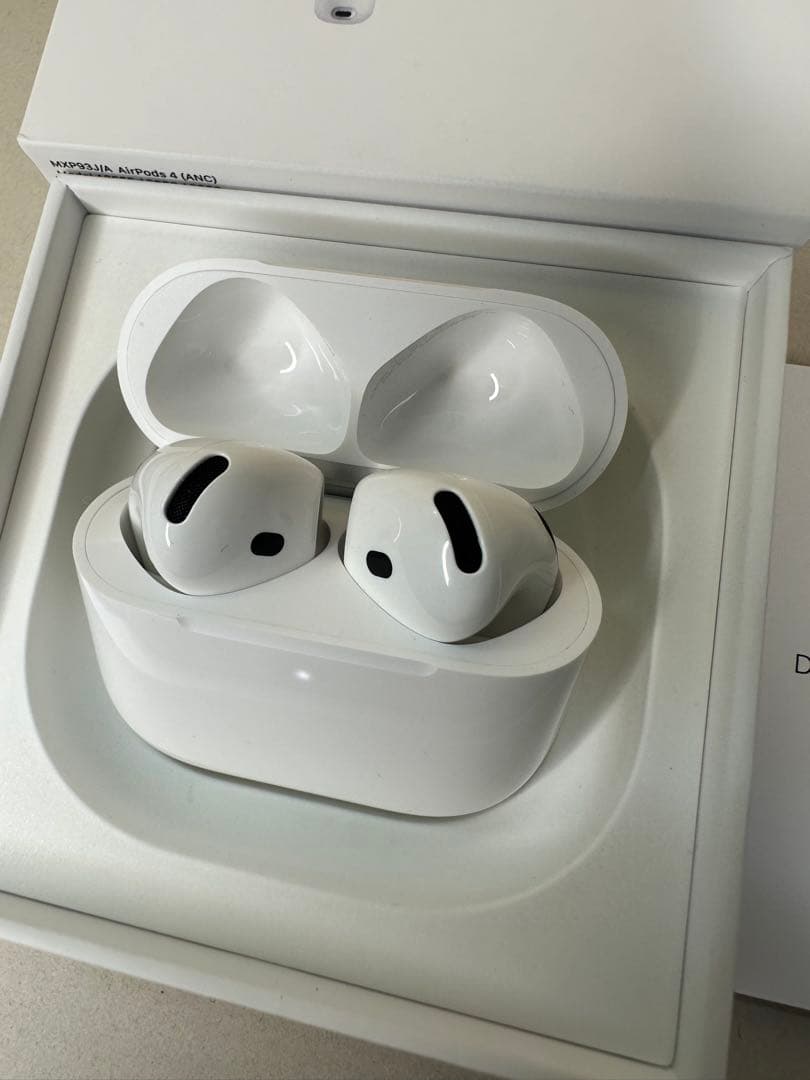 【美品】AirPods 4 ANC搭載モデル MXP93J/A 9XG7F