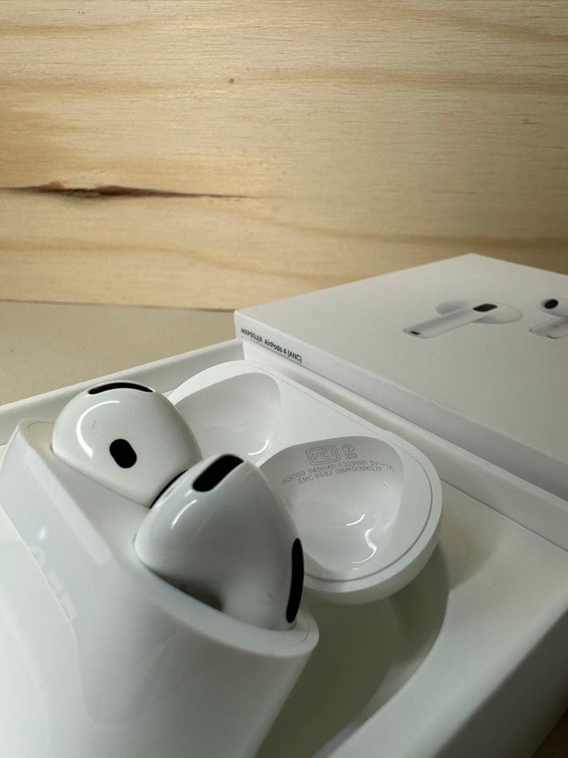 【美品】AirPods 4 ANC搭載モデル MXP93J/A 9XG7F