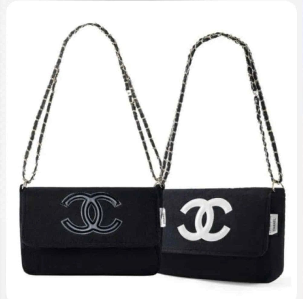 CHANEL ノベルティ黒ショルダーバッグ ホワイトロゴ入り