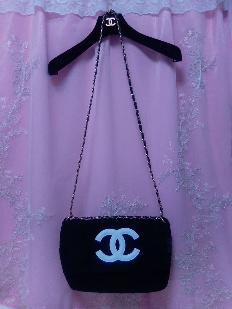 CHANEL ノベルティ黒ショルダーバッグ ホワイトロゴ入り